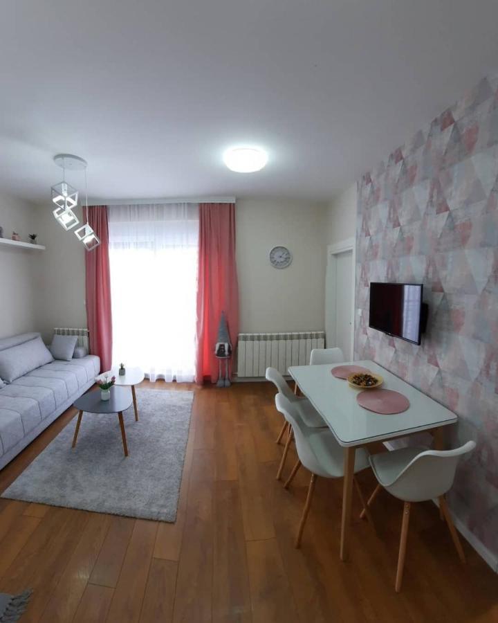 Apartment S *