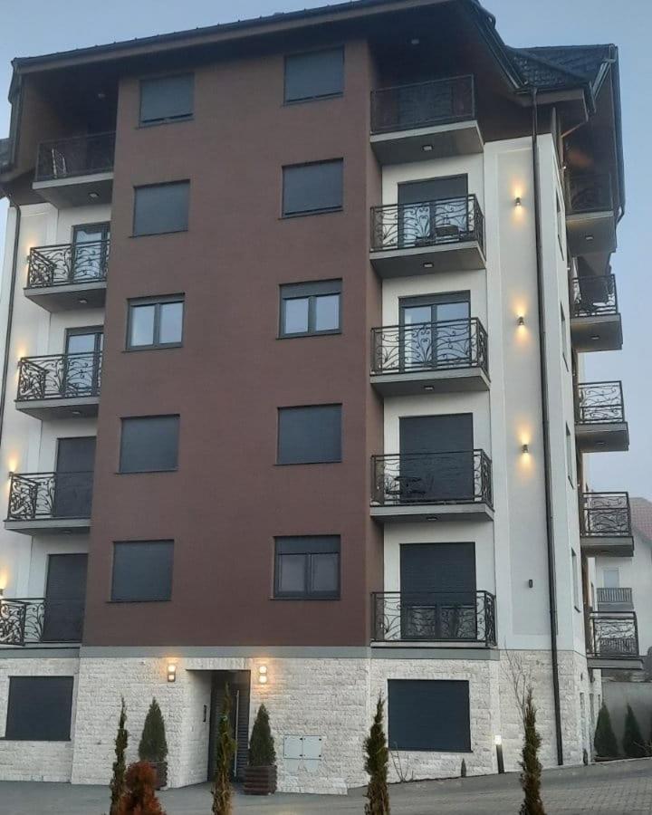 Apartment S *